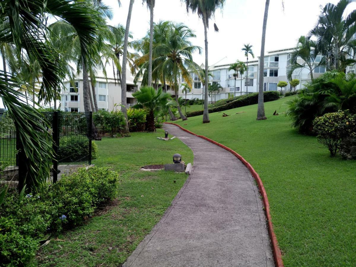 Grand Studio Les Pieds Dans L'Eau, Centre Ville Le Gosier  Luaran gambar